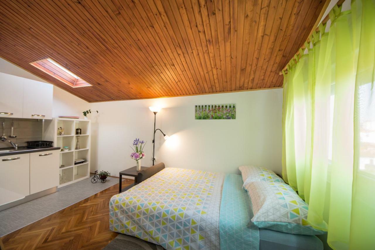 Piccola Pineta Apartment Pula Ngoại thất bức ảnh